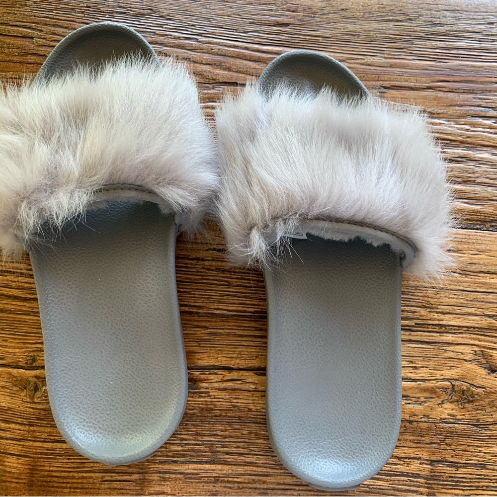 Ugg Slippers size 7. Never worn, brand new. Grey color. No box